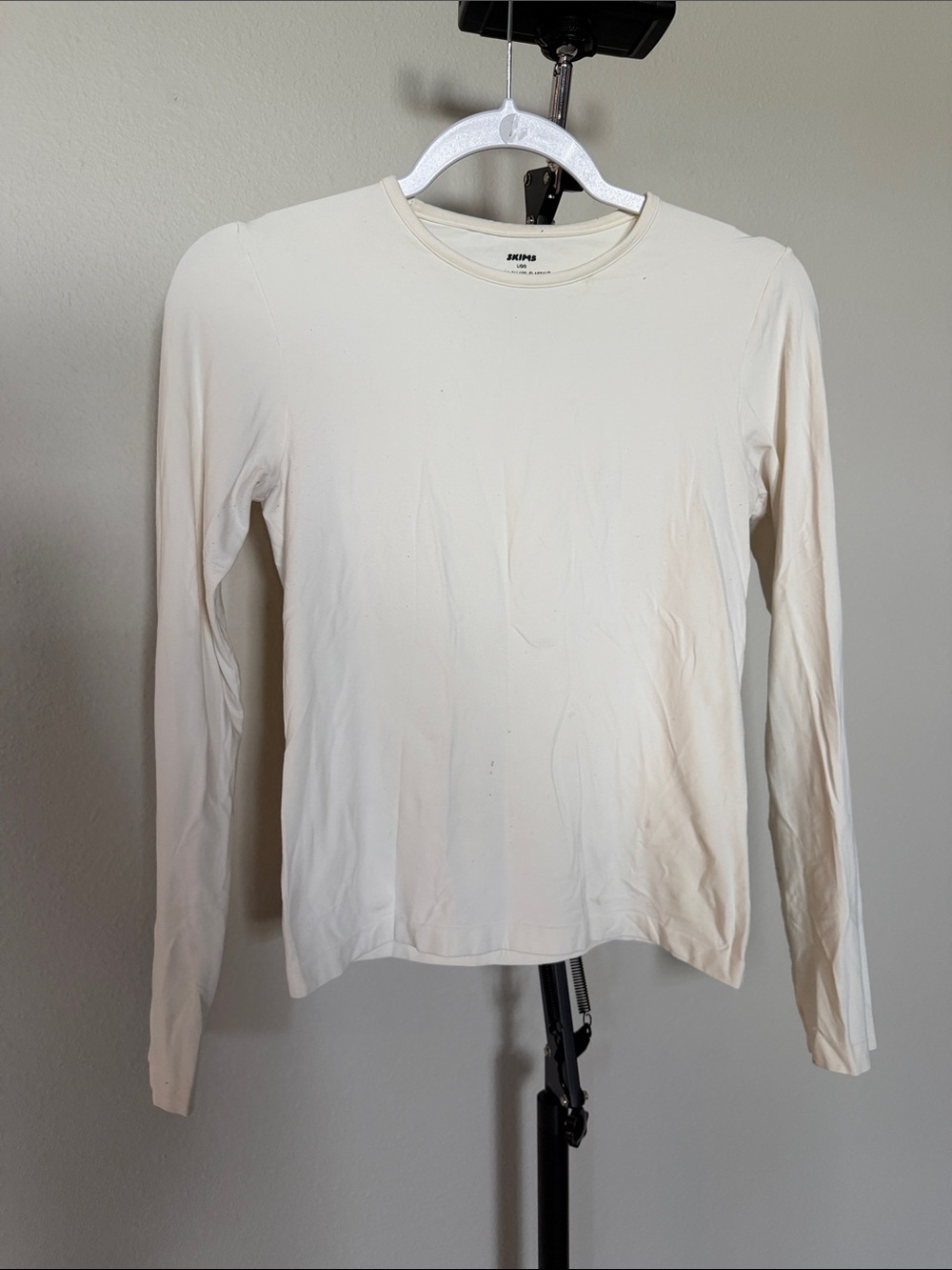 SKIMS Long Sleeve Tee in Cream